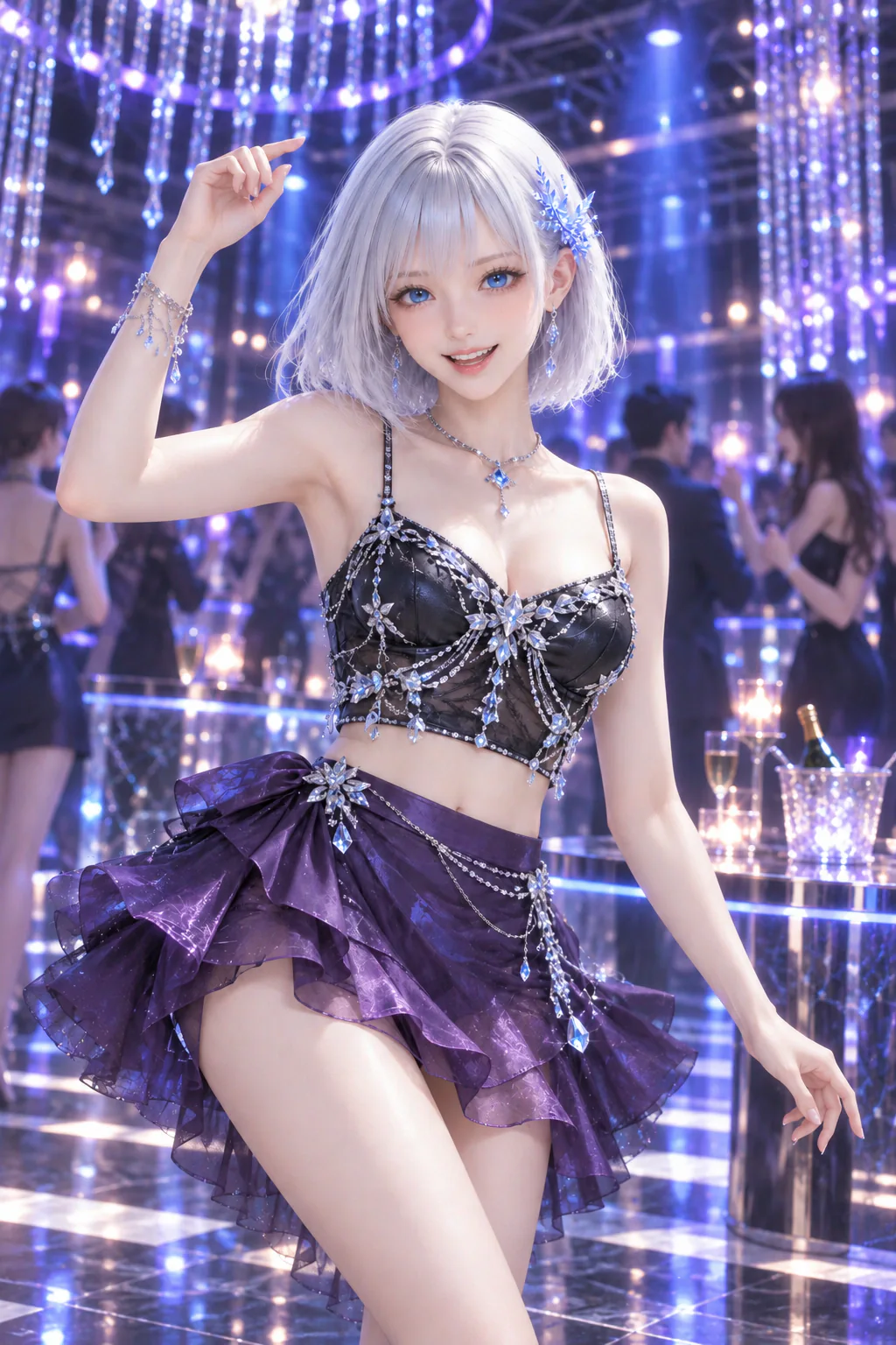 黒とシルバーのトップスと紫のミニフレアスカートでナイトクラブの音楽を楽しむLAPIS